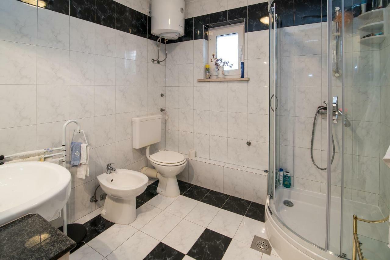 Ksenija Appartement Kornić Buitenkant foto