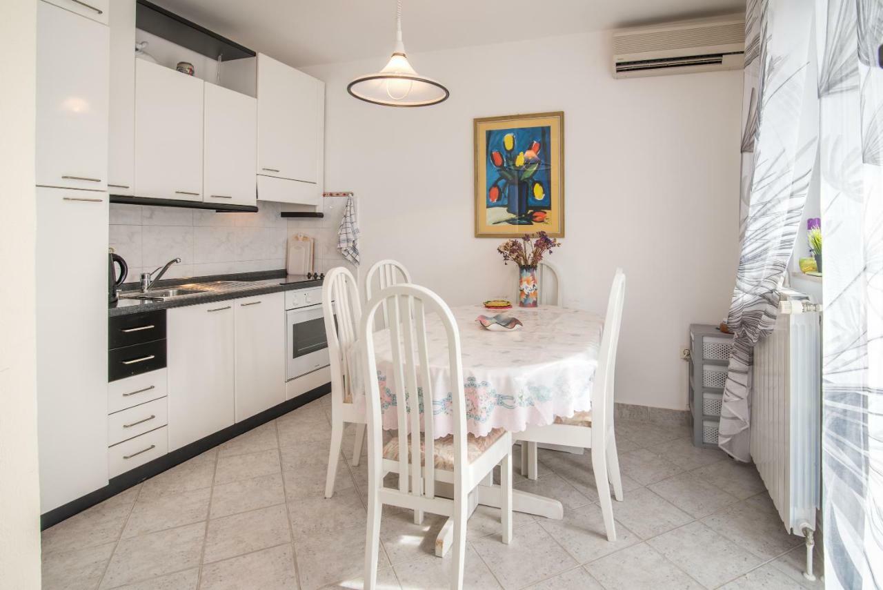 Ksenija Appartement Kornić Buitenkant foto